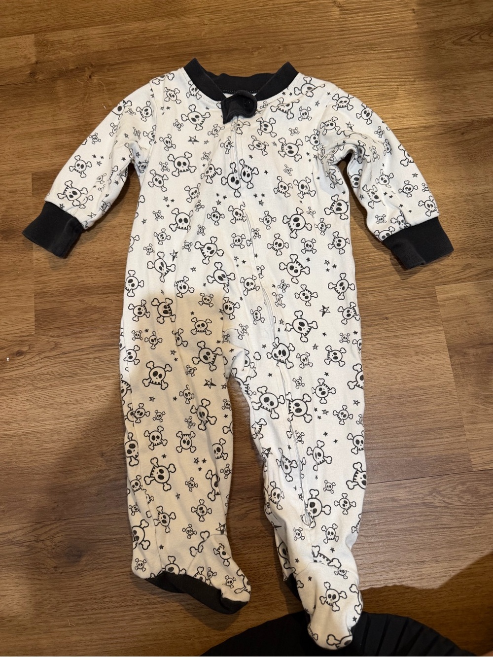 The Honest Company White Footed Pajama Set with Black Skull Pattern